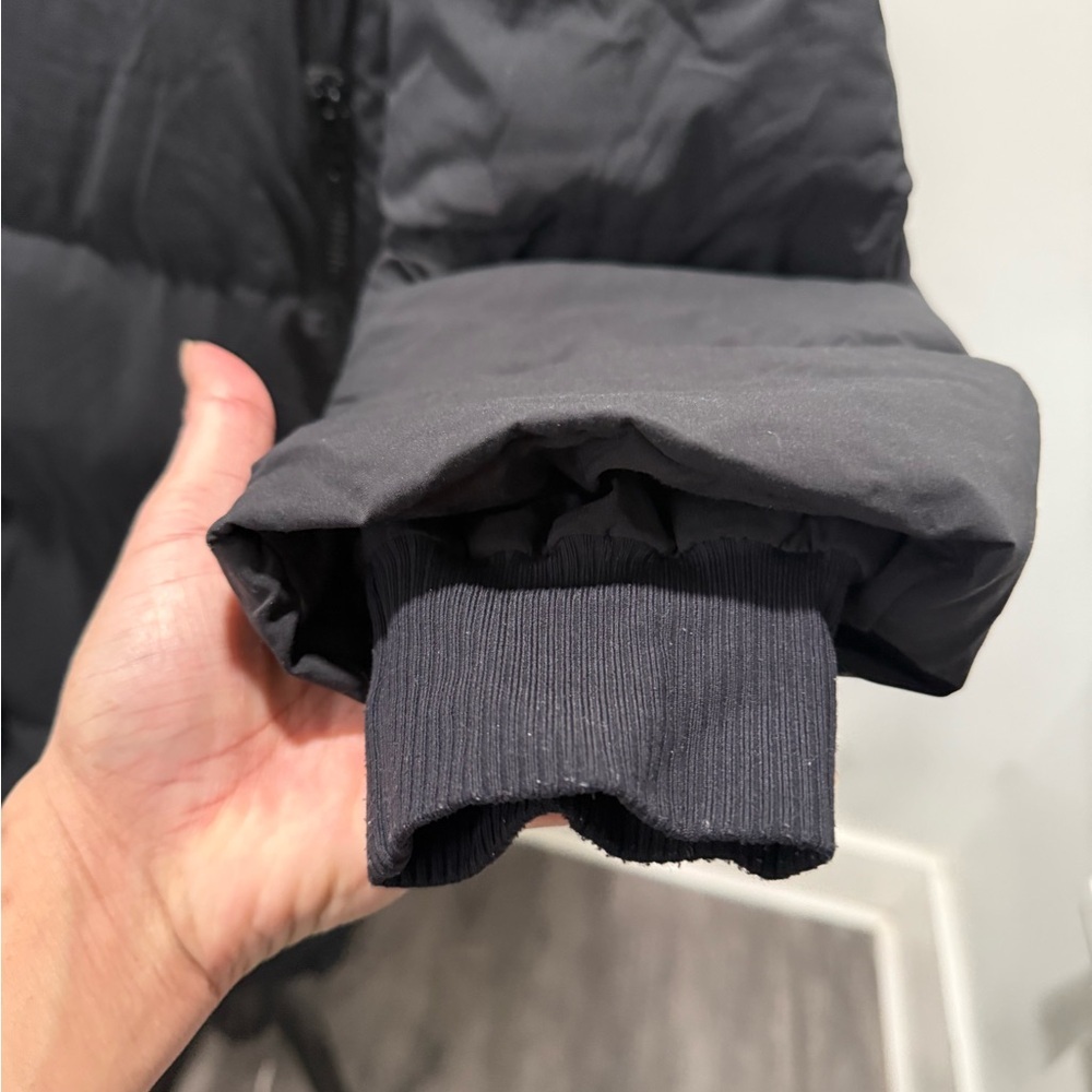 ALO Yoga Black Puffer Coat - Picture 6 of 14
